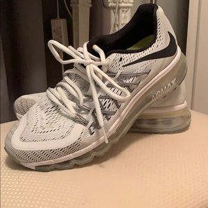 NIKE women’s airmax